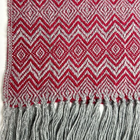 T’icani Peru Large Alpaca Gray Red Scarf Shawl Wrap - Picture 11 of 12
